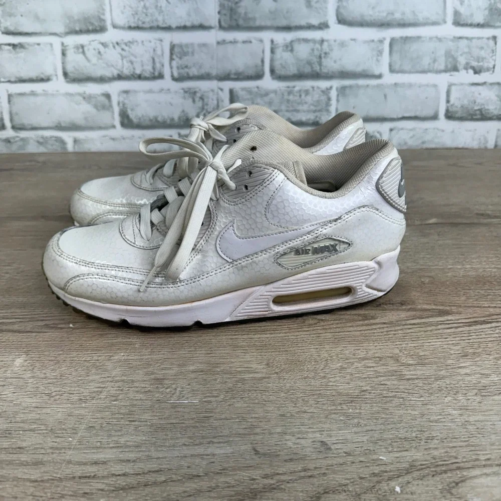 Nike Air Max 90 White Snakeskin Gum Sole Sneakers Size 10 Mens